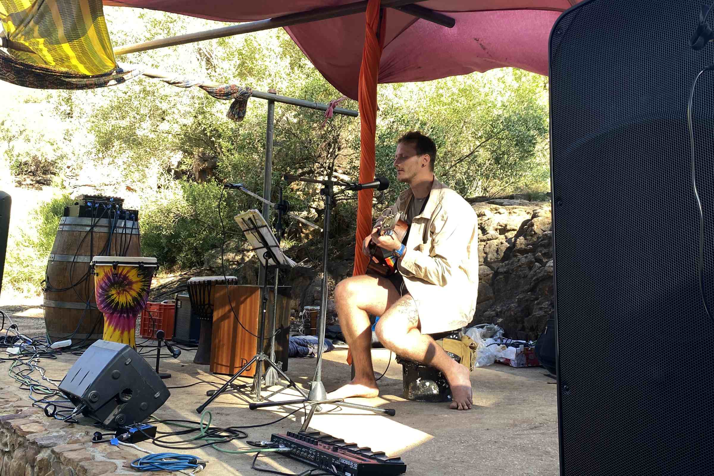 Open Microphone music session